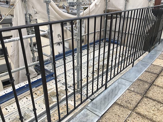 Geländer, kunstvoll gestaltetes Gusseisen-Geländer - Thumbnail 2